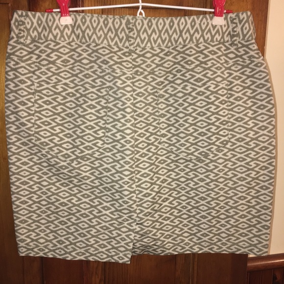 Gap women’s skirt - Picture 2 of 4